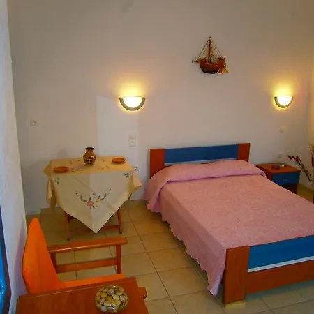 Iremia Rooms 3* Adamantas (Milos)