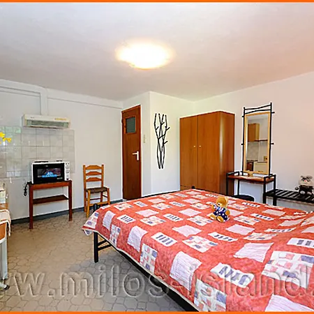 Guest house Iremia Rooms Adamantas (Milos)
