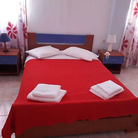 Guest house Iremia Rooms Adamantas (Milos)